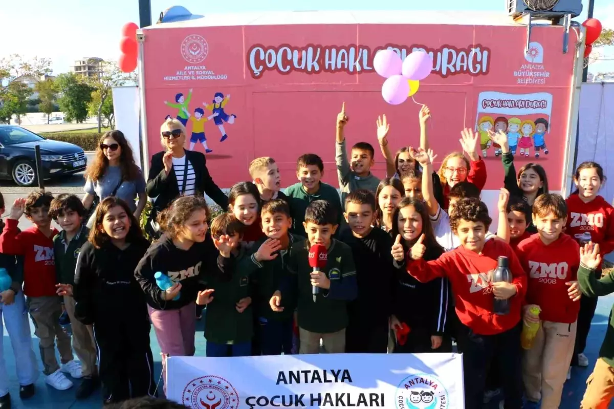 Antalya’da Dünya Çocuk Hakları Günü’nde ‘Çocuk Hakları Durağı’ Açıldı